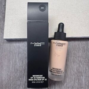Mac Studio Water weight SPF 30 Foundation NW22 NIB 30ml